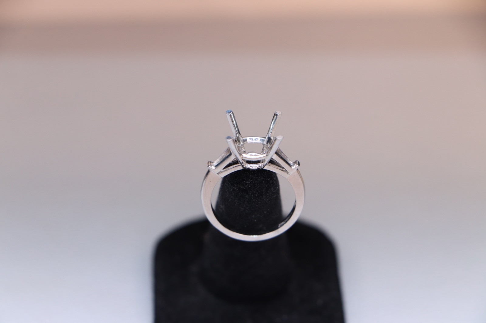 Heavy 5.75g Irid-Platinum Semi-Mount – 8ct Capacity – Tapered Baguette Accents