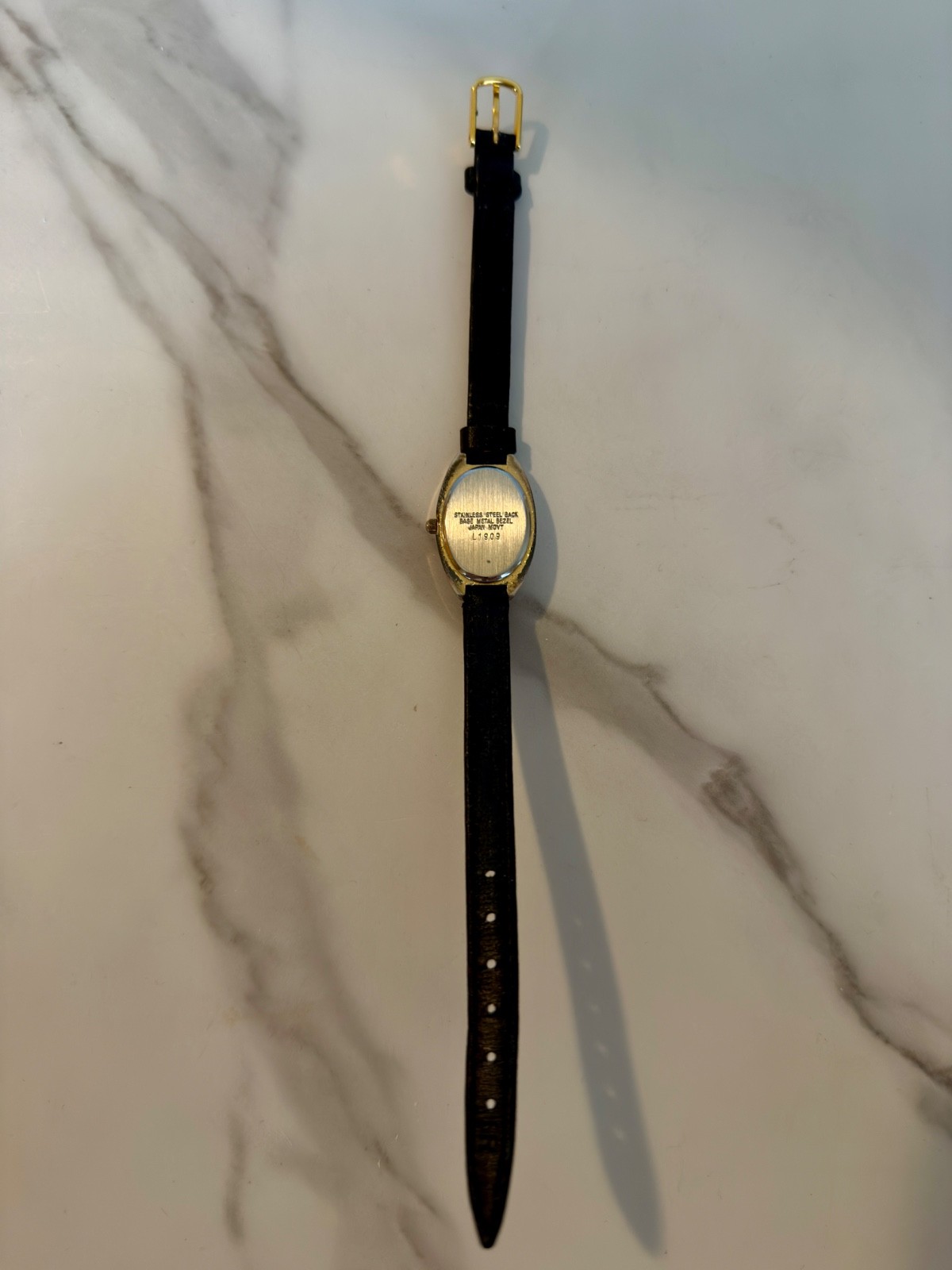 Vivani Ladies Oval quartz watch
