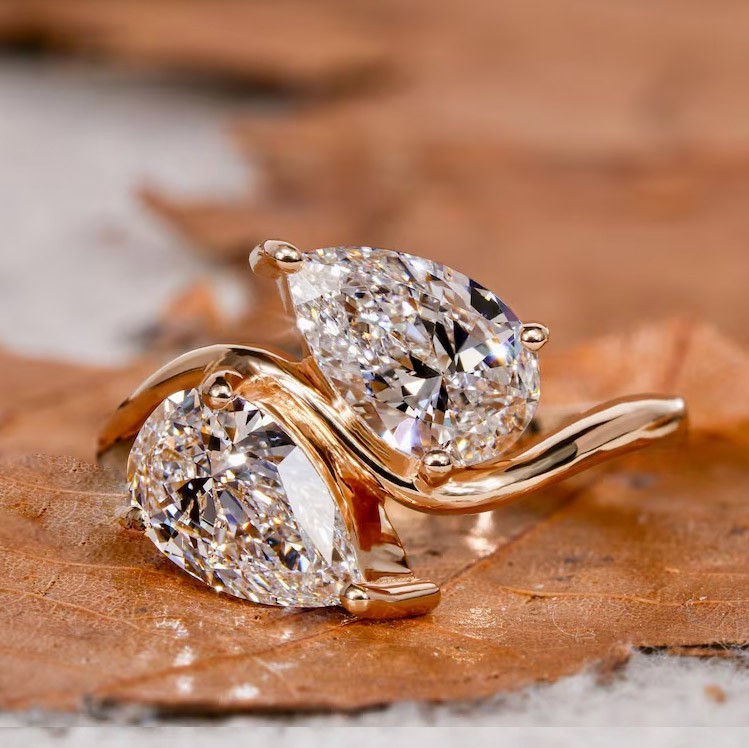 Pear & Pear Cut 8.00 Ct White Diamond Solitaire Toi Moi Ring 925 Silver
