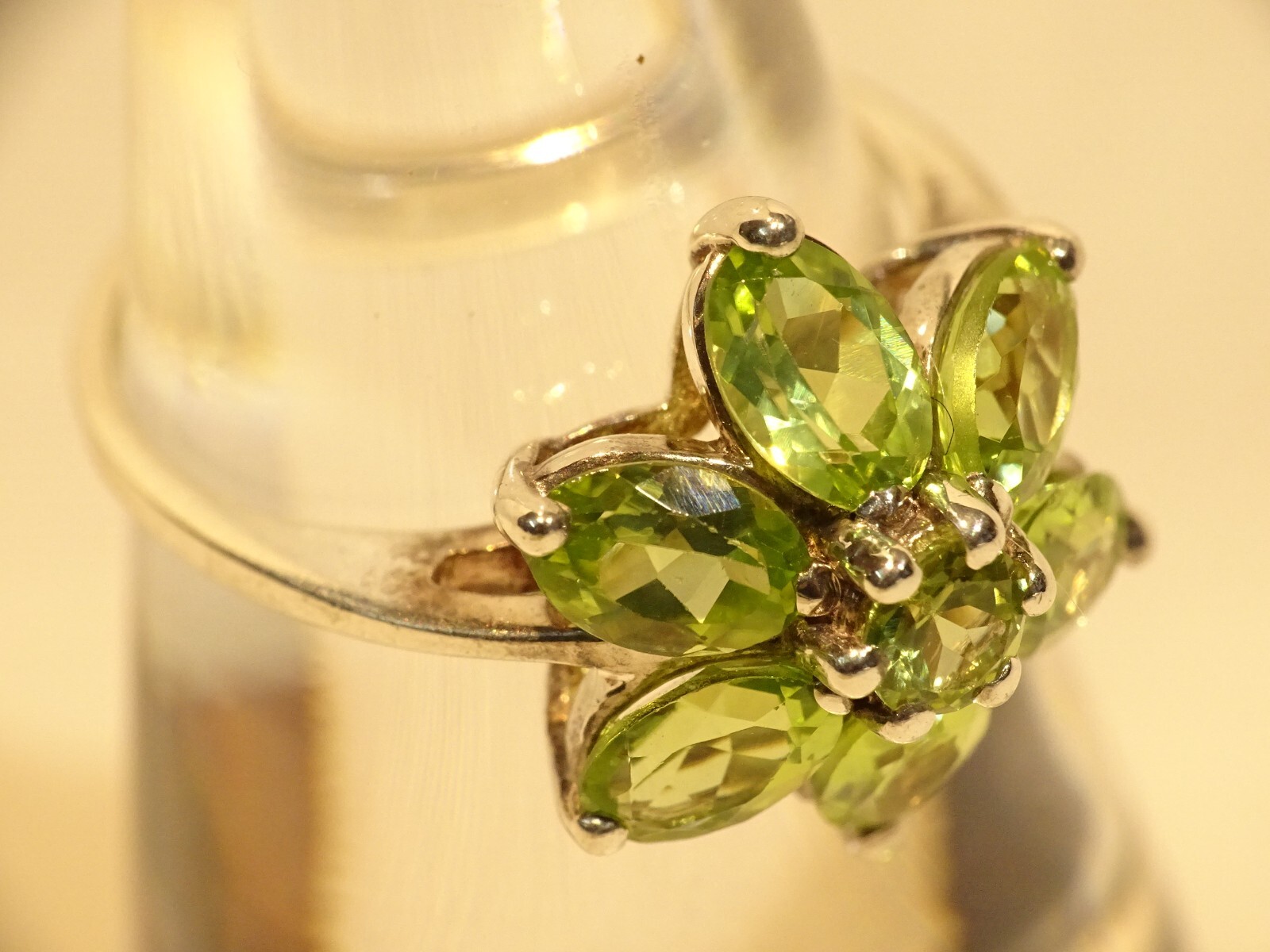 Very Nice Sterling Silver Light Green Tourmaline Classic Flower Size 6 Ring