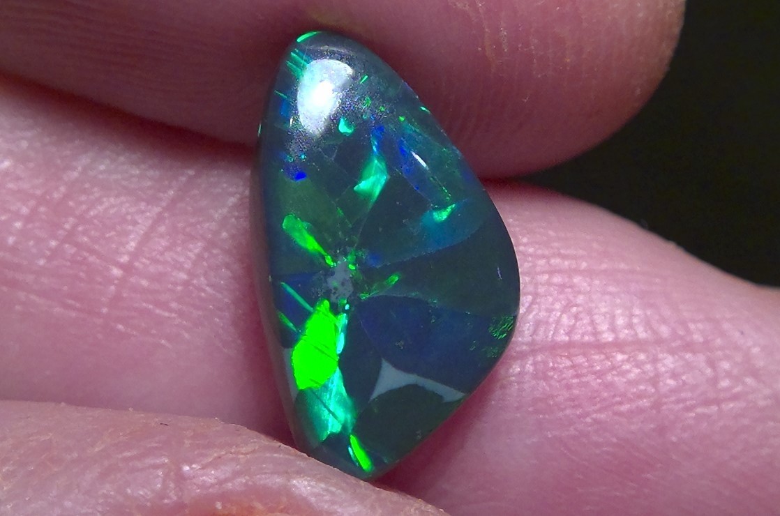 2.87cts solid Lightning Ridge TOP GEM black opal, stunning asteria pattern