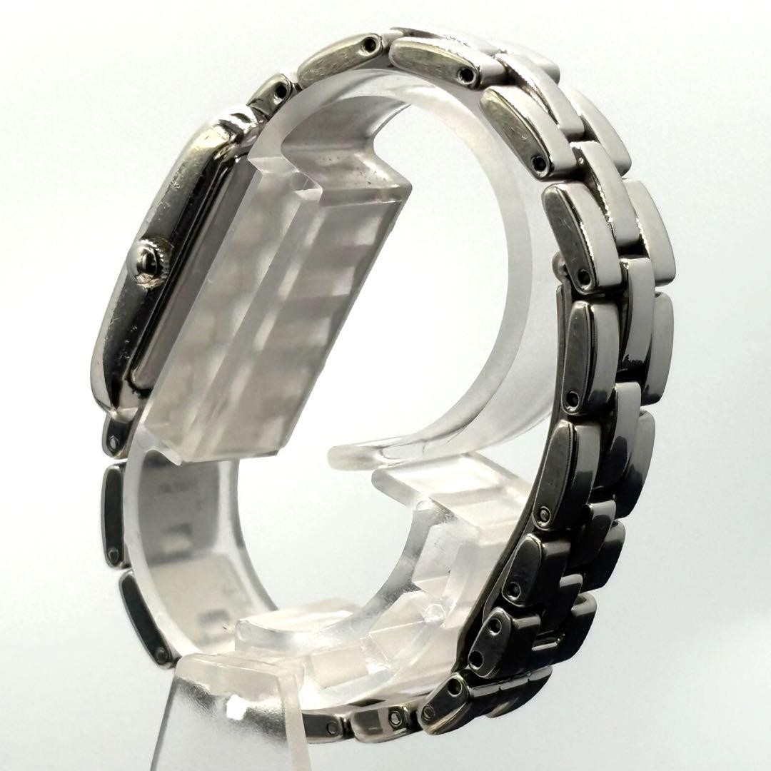 This is a rare SEIKO LUKIA ladies’ watch, with a brand new battery replaceme