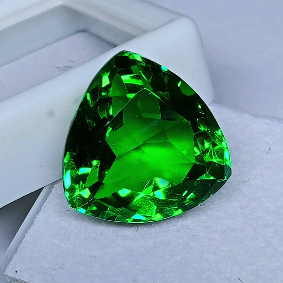 Natural Tsavorite Garnet Trillion Cut Green 12.85 Ct Certified Loose Gemstone