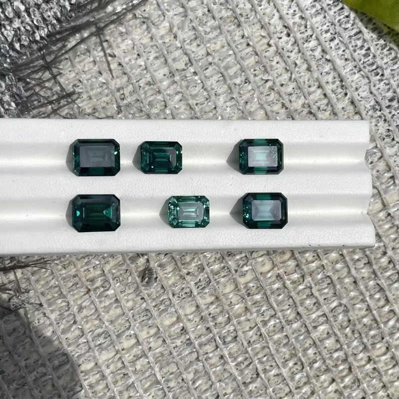 Green Color VVS1 Emerald Cut Moissanite Stone Loose Gemstone with GRA Cert