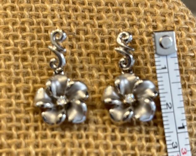14 Karat Solid White Gold Hawaiian Heirloom Plumeria Flower Earrings 4.4g