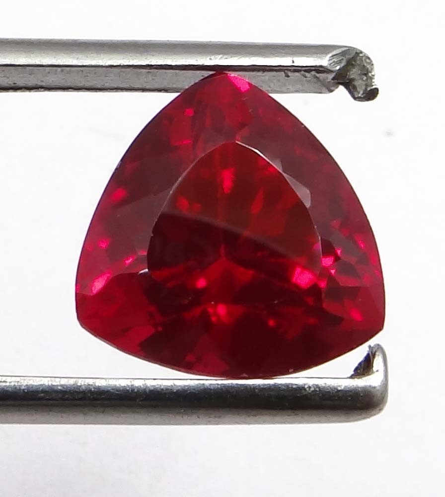 NATURAL 8.00 CTS PIGEON BLOOD RED RUBY trillion GEMSTONE CERTIFIED