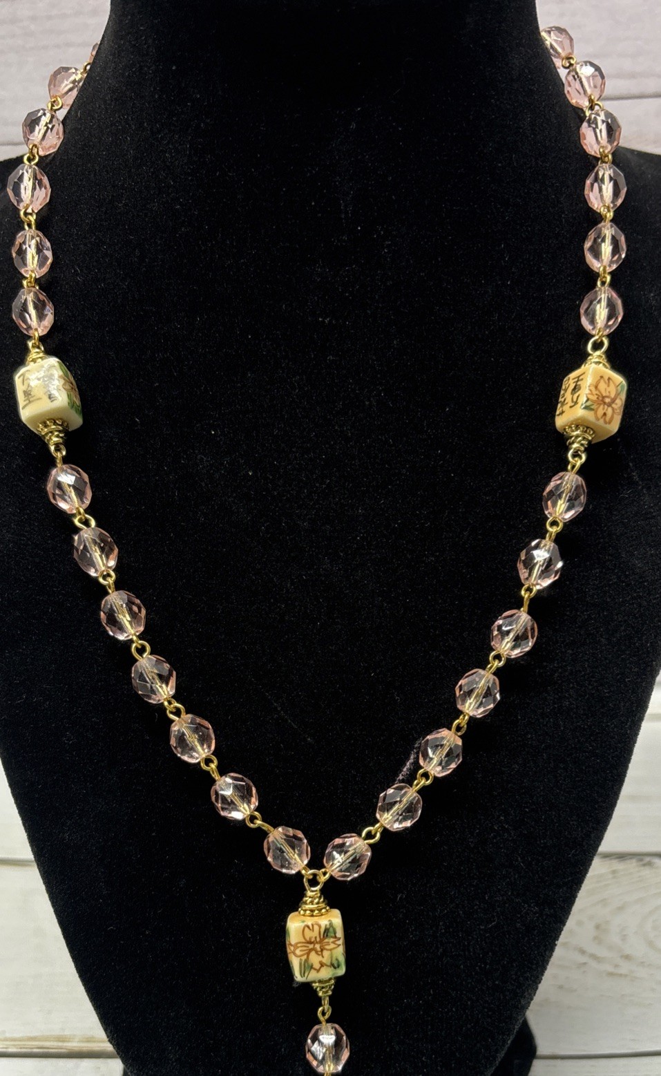 Unsigned Pink And Floral Chines Glass Beaded Gold Tone Hook Closure 16” Necklace
