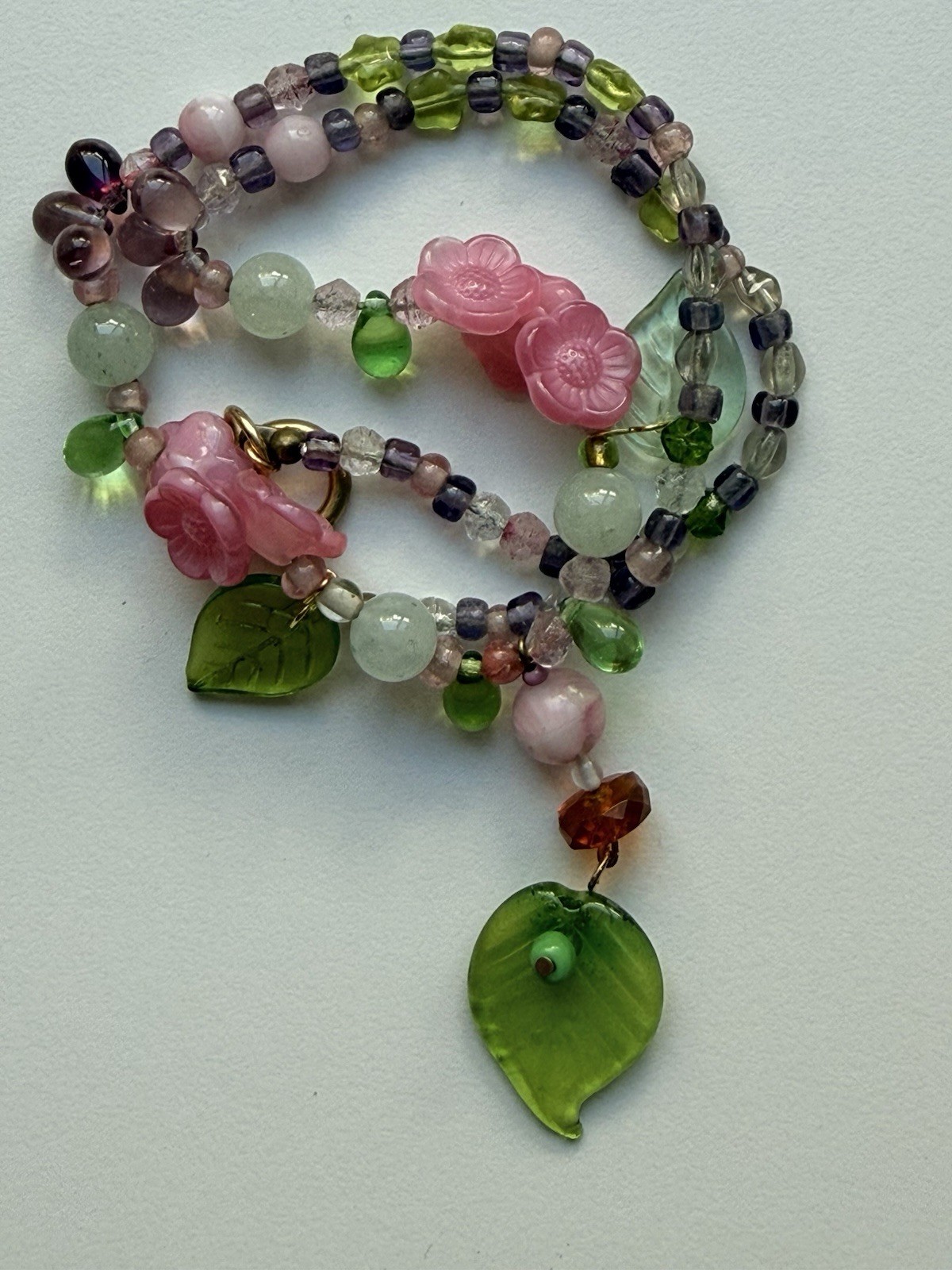 Vintage Czech Molded Glass Flower Bead Necklace (3353)