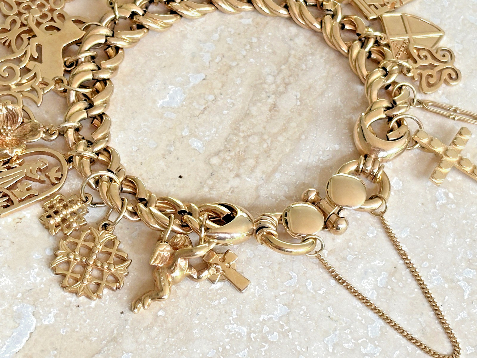 Gold Charm Bracelet with 20 Charms – Mostly Retired James Avery – Appr. 59 Grams