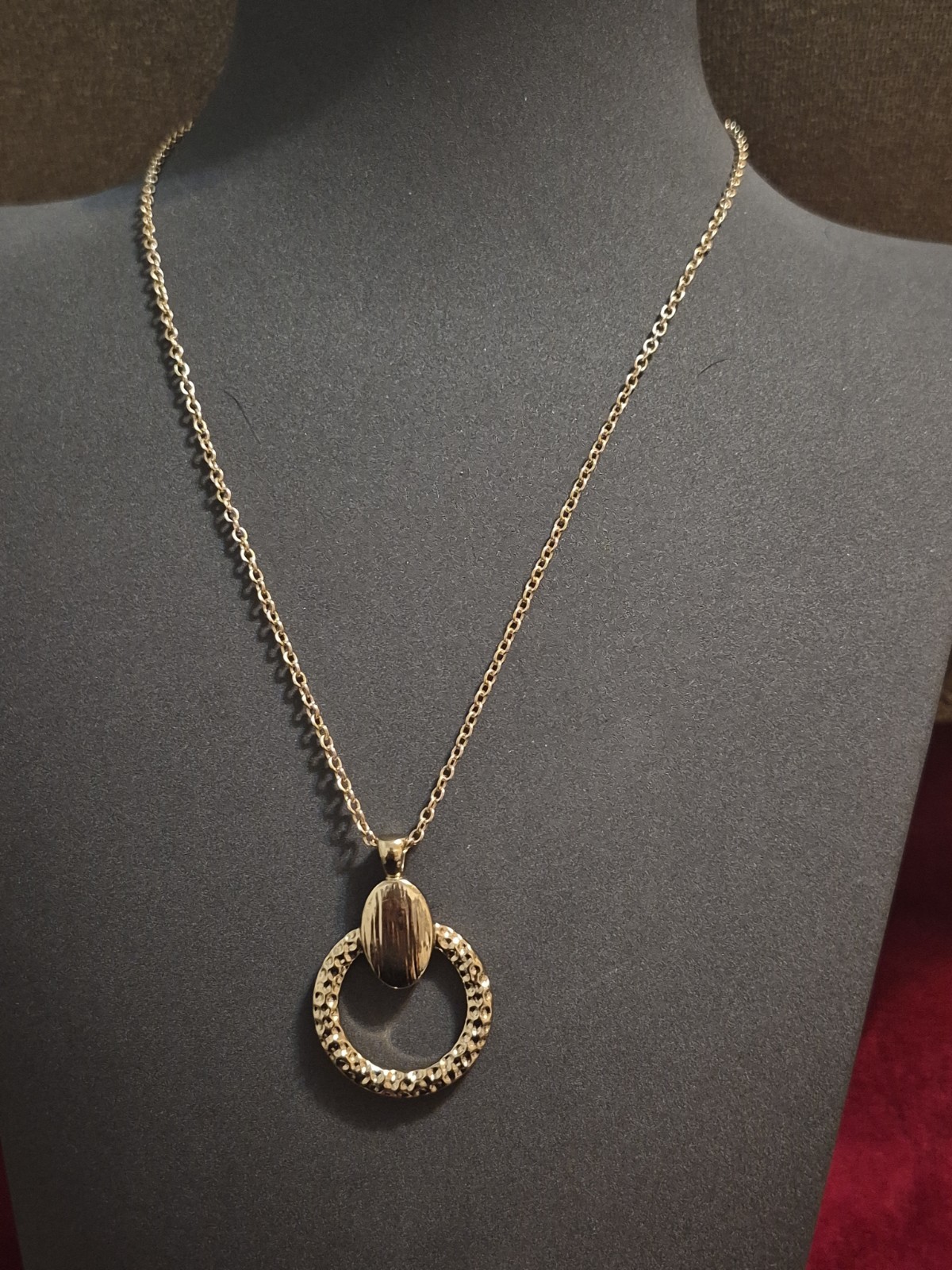 Retro Textured Open Circle Pendant Necklace with Yellow Bead Accent – Unsigned