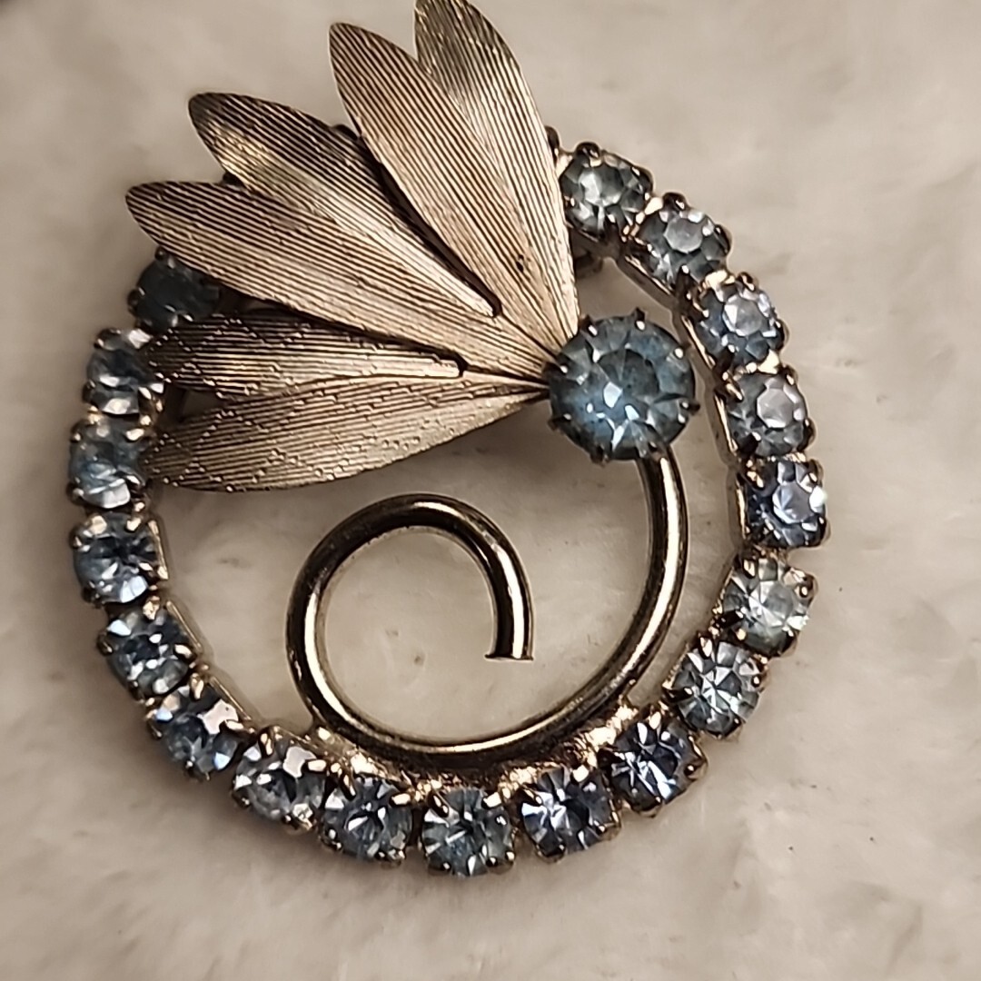 Vintage Lt Blue Prong Set Faceted Rhinestone Fan Brooch Estate Find Unsigned