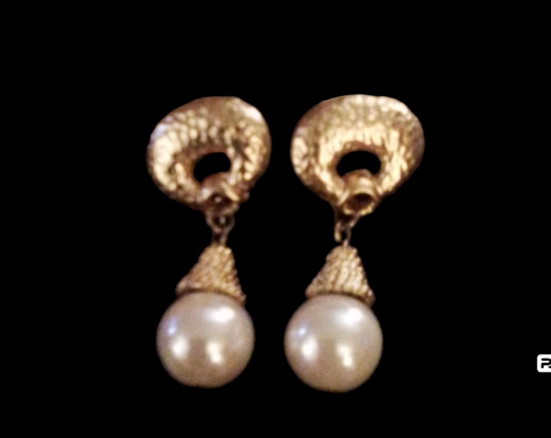 Caravanas fantasia golden pearl earrings. drop pearl. regular $2000