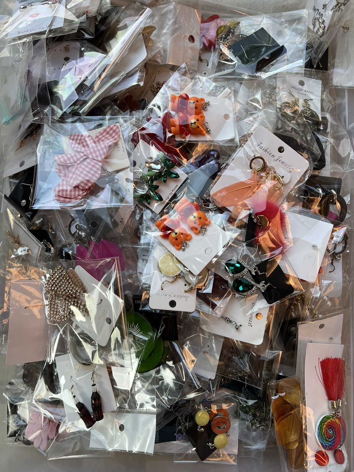 50 pairs of fashion earring. Lot earring
