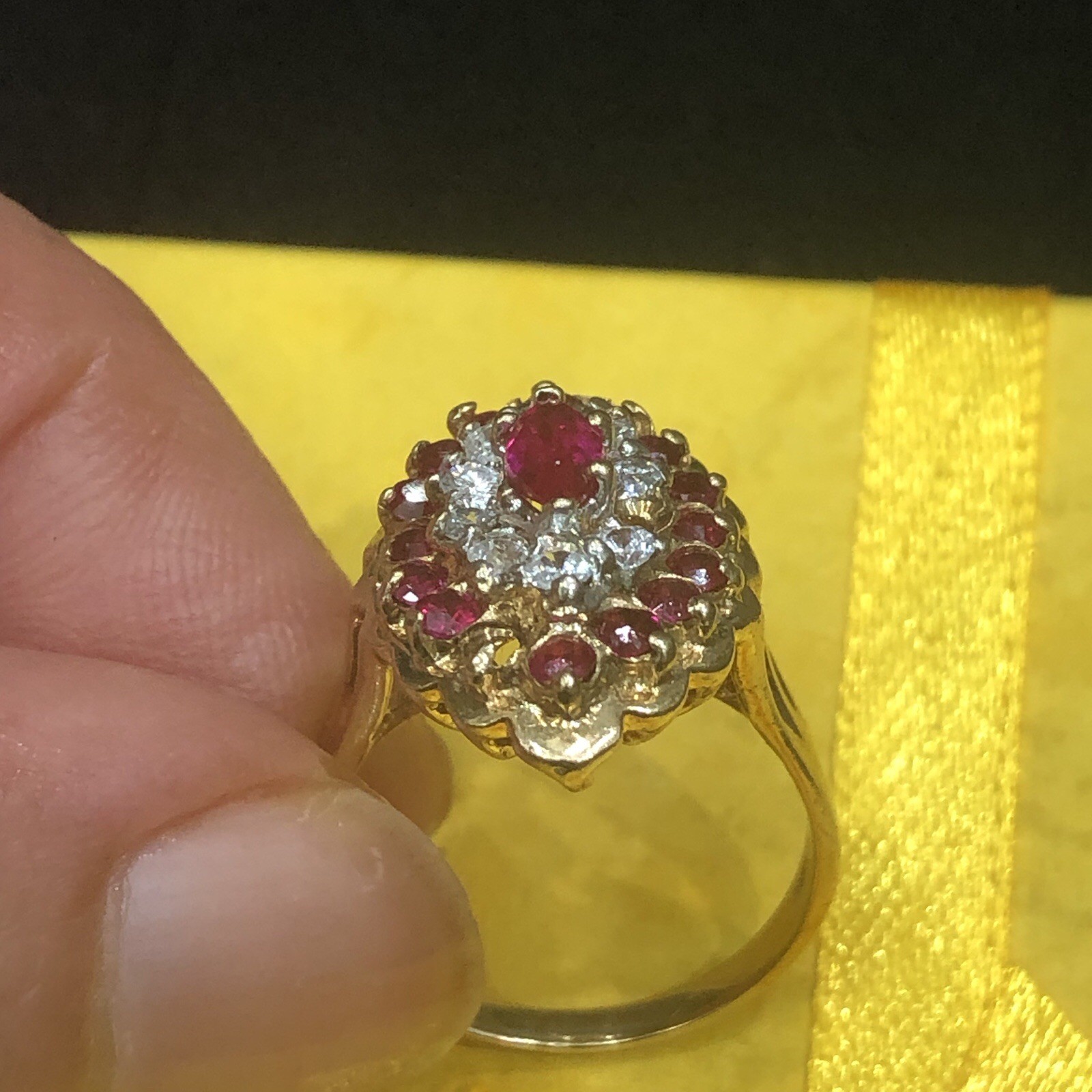 14KT YELLOW GOLD RING RED & WHITE GEMSTONES 1X1mm SIZE 5.5 WEIGHT 4.4g