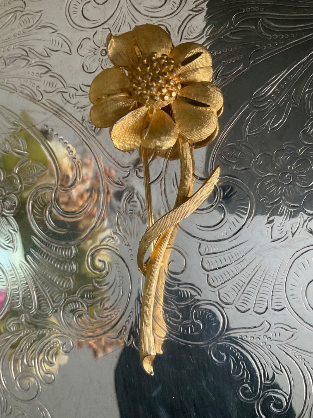 VINTAGE 1950s signed BSK satin brushed Gold Filled large flower brooch 4”