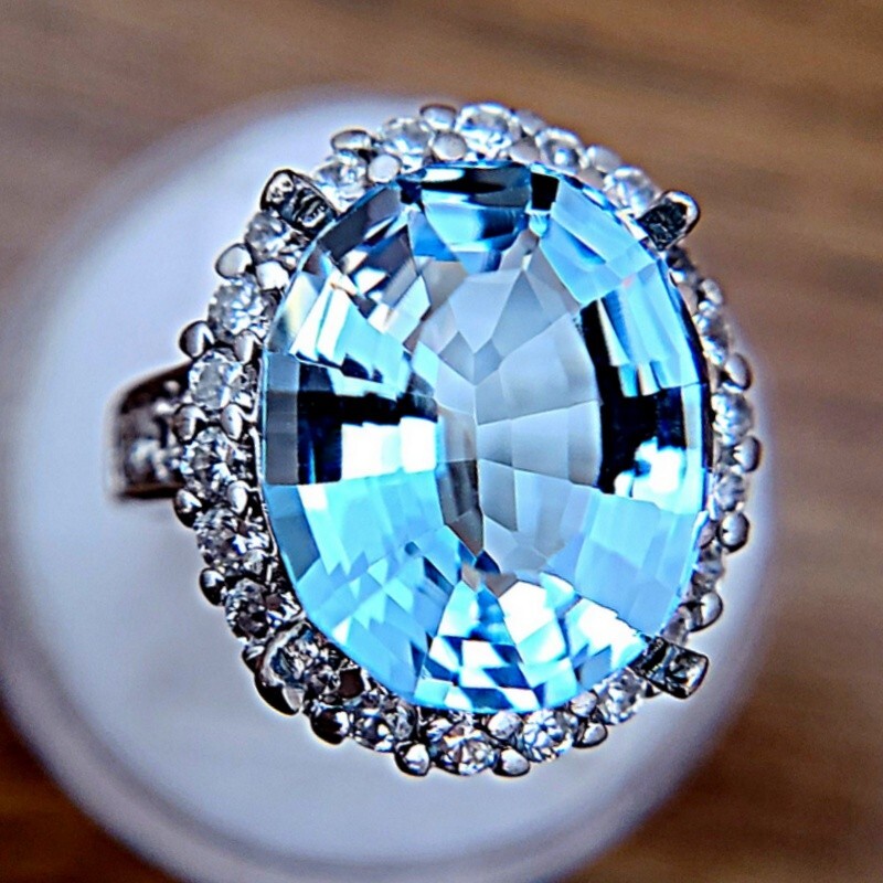 Blue Topaz 10.88 Ct Oval Swiss Blue Topaz 14 X 12 mm Loose Stone Gemstone