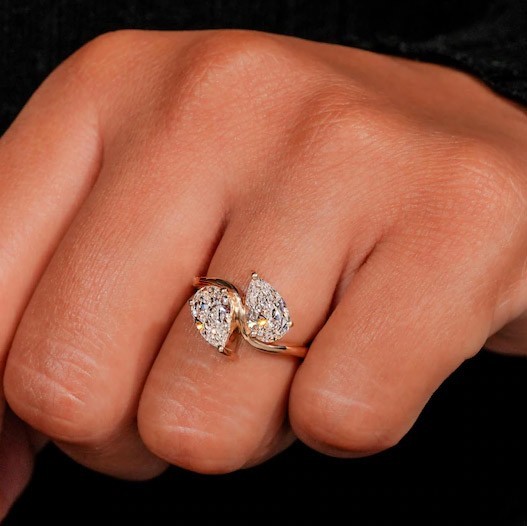 Pear & Pear Cut 8.00 Ct White Diamond Solitaire Toi Moi Ring 925 Silver