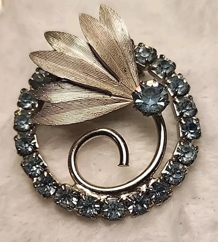 Vintage Lt Blue Prong Set Faceted Rhinestone Fan Brooch Estate Find Unsigned