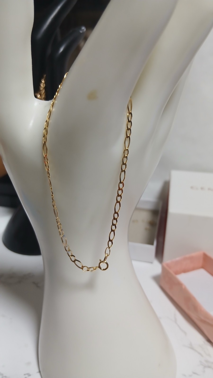 9ct Yellow Gold Bracelet.