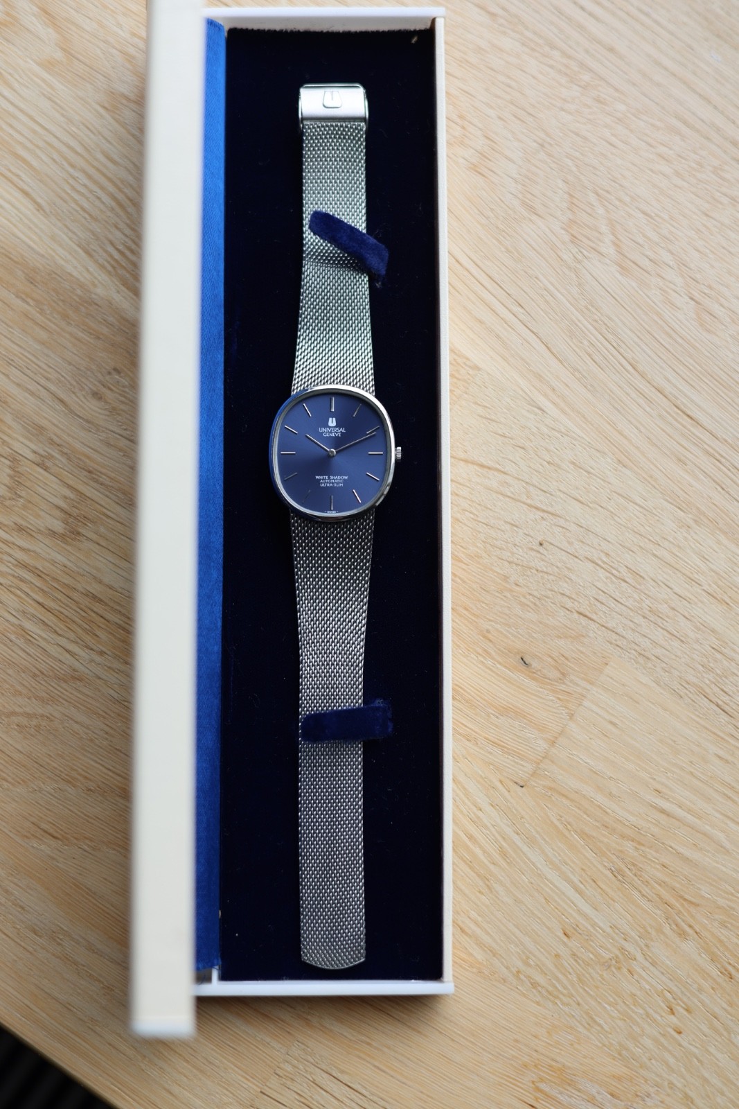 universal geneve white shadow ultra thin blue dial NOS