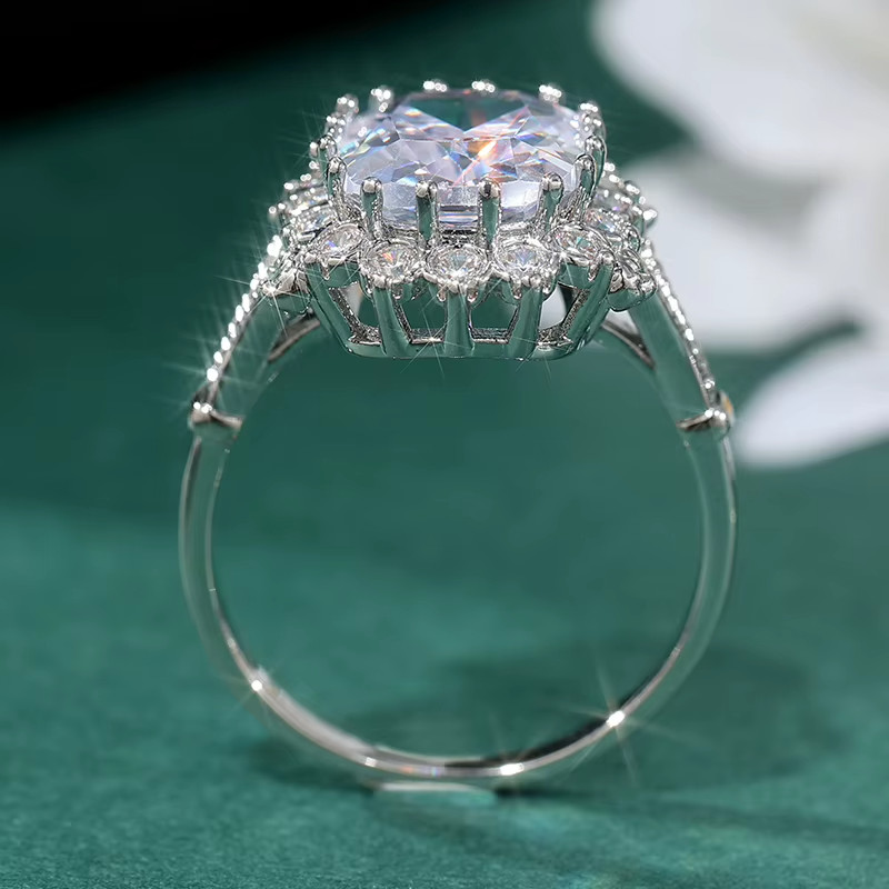 Silver Radiant Sparking Oval Cut Full Inlaid Synthetic Zircon Wedding Big Ring