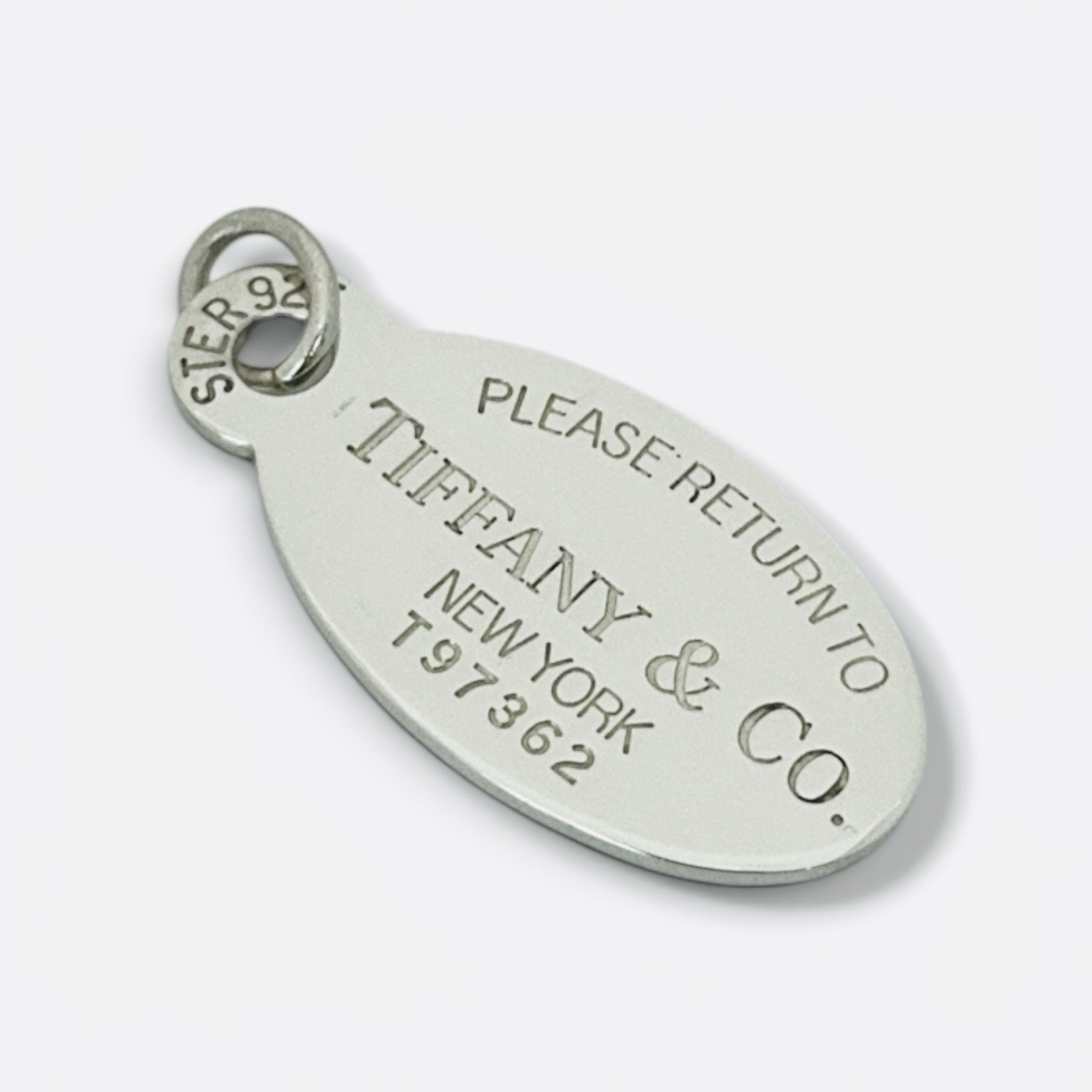 Authentic Tiffany and Pendant – Return to Tiffany Vintage Oval Charm Pendant