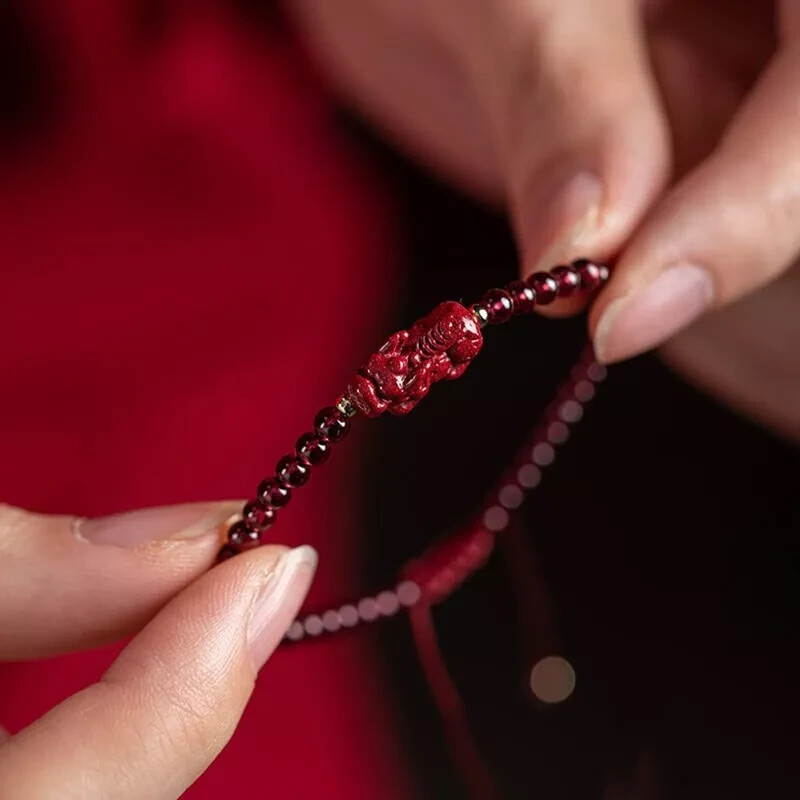 Natural Garnet Pixiu Crystal Gemstone Bead Bracelet for Good Luck Success Wealth