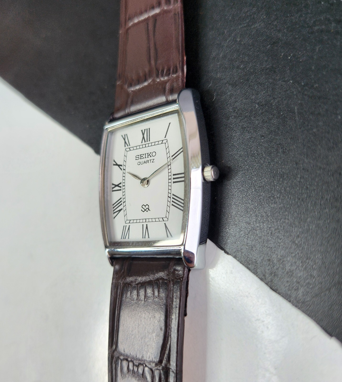Vintage Seiko Slim Tank Quartz Men White Dial Dress Watch-Free Shipping.