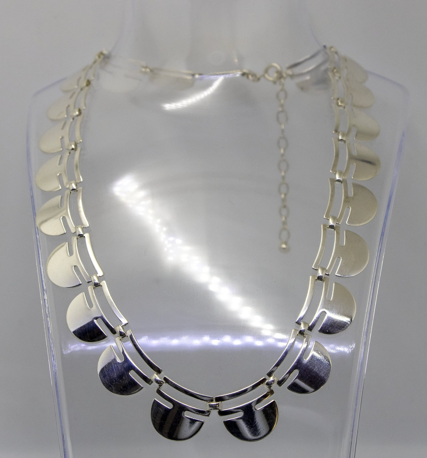 Elegance in silver – Choker necklace for every style