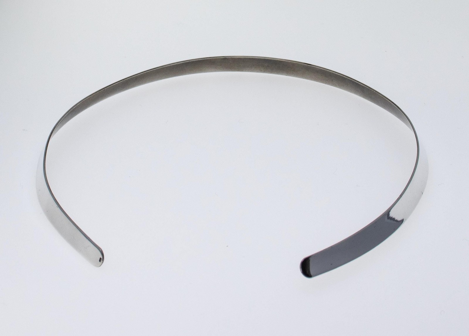 Silver bangle necklace with open back