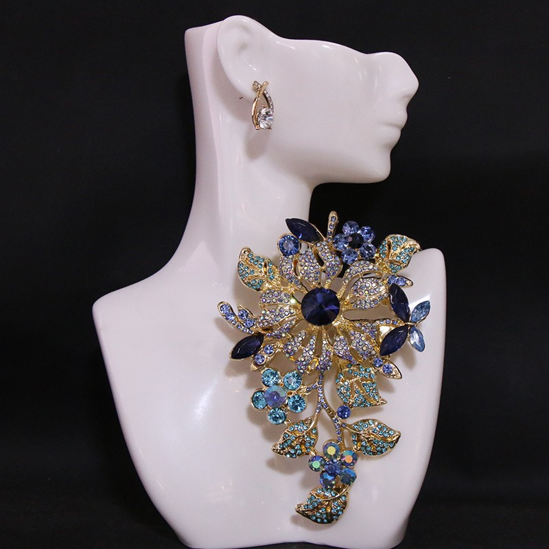 Oversized fashionable rhinestone brooch