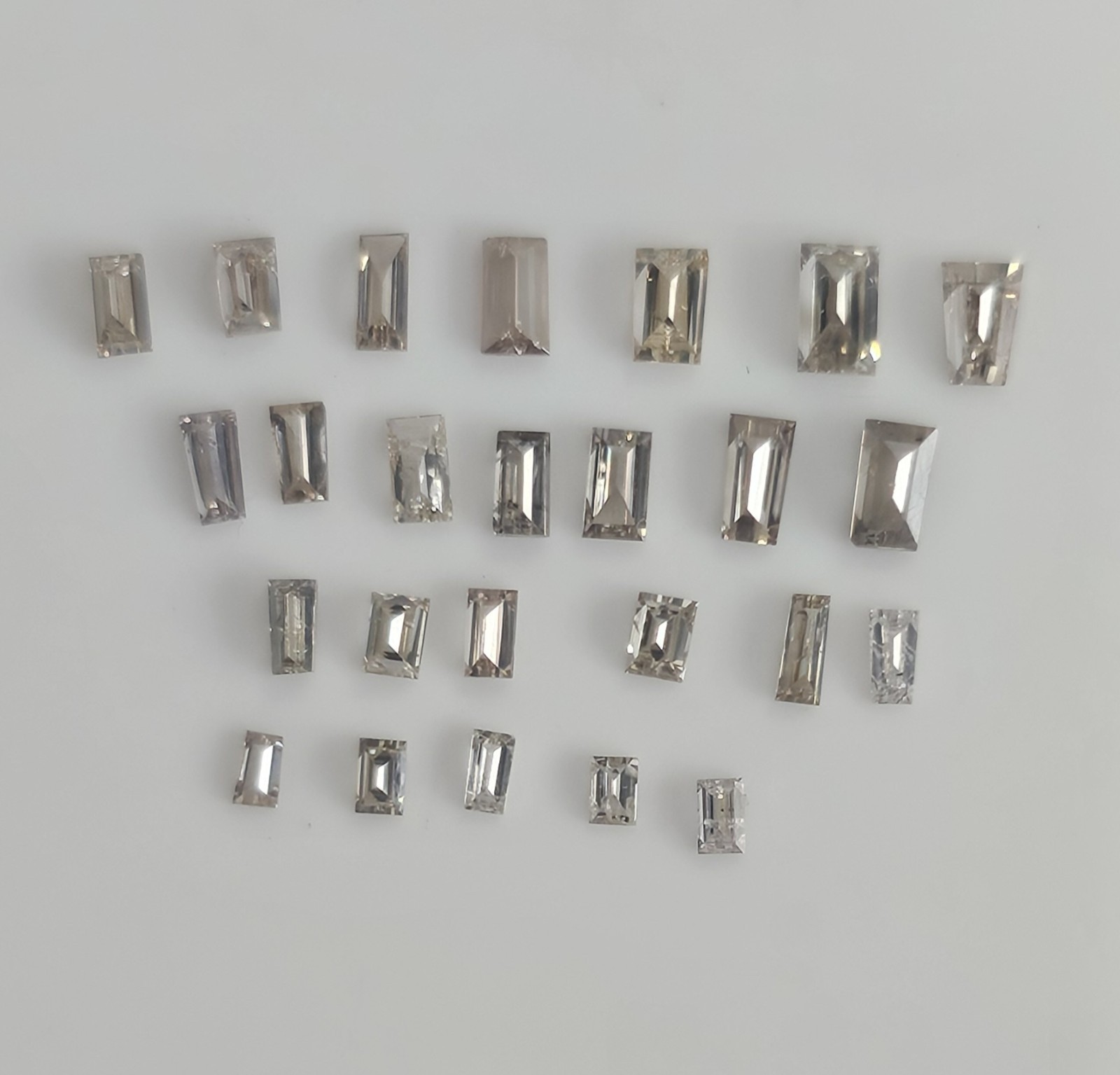 1CT (33-35pcs avg) 1.5 to 3.0 MM Natural light Brown Tapered baguette diamond.
