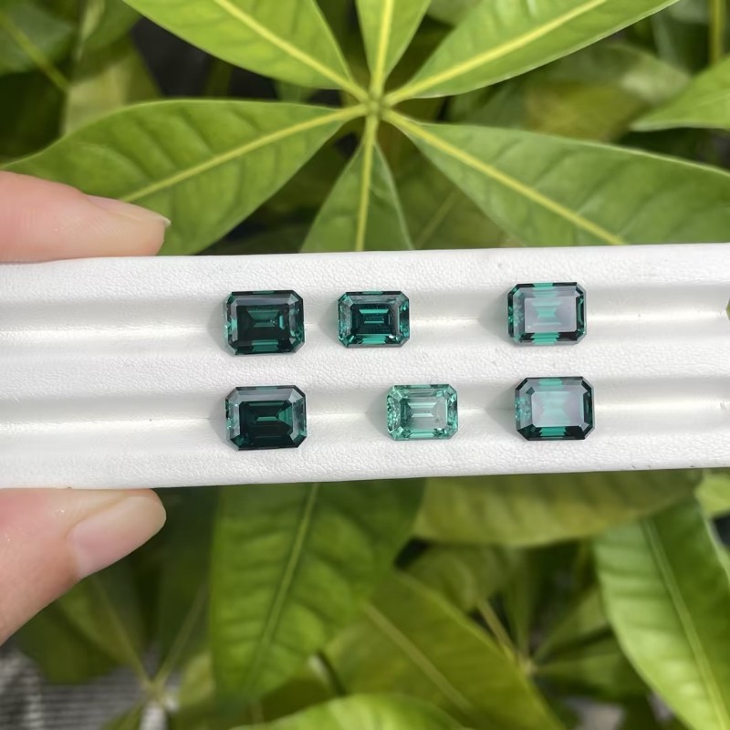 Green Color VVS1 Emerald Cut Moissanite Stone Loose Gemstone with GRA Cert