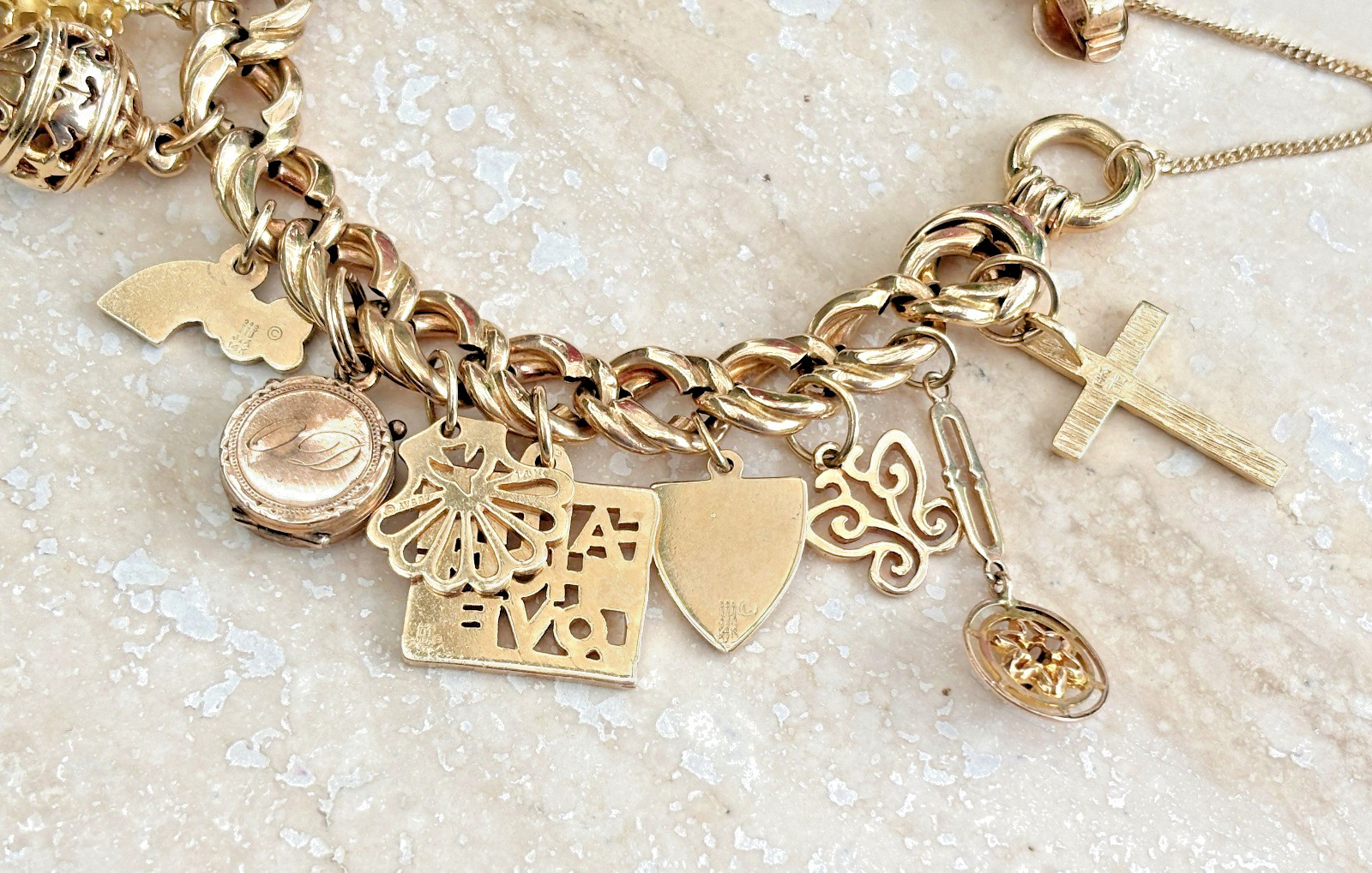 Gold Charm Bracelet with 20 Charms – Mostly Retired James Avery – Appr. 59 Grams