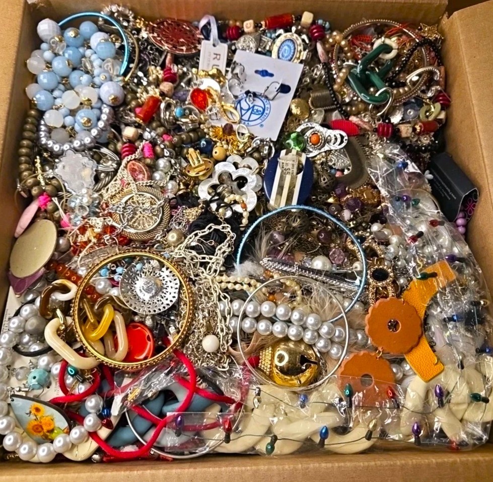 3 Lbs Jewelry Lot Vintage & New Junk & Wear Resell Unsearched Tangled Mix