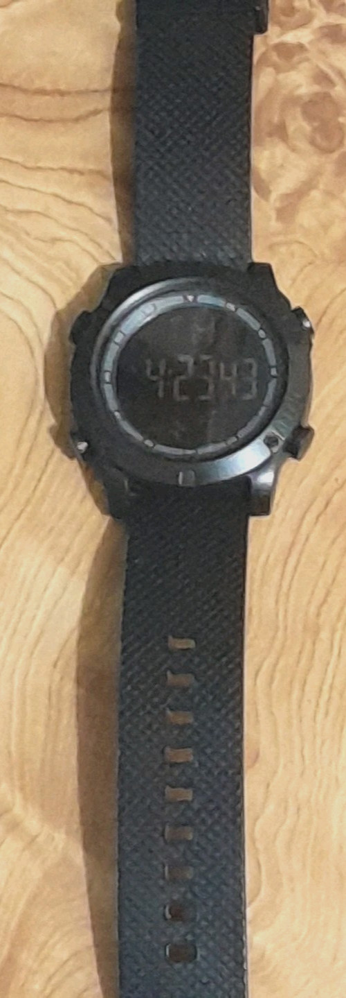 WATERPROOF DIGITAL WRISTWATCH WITH LED DISPLAY AND 12 & 24 HOUR TIMES