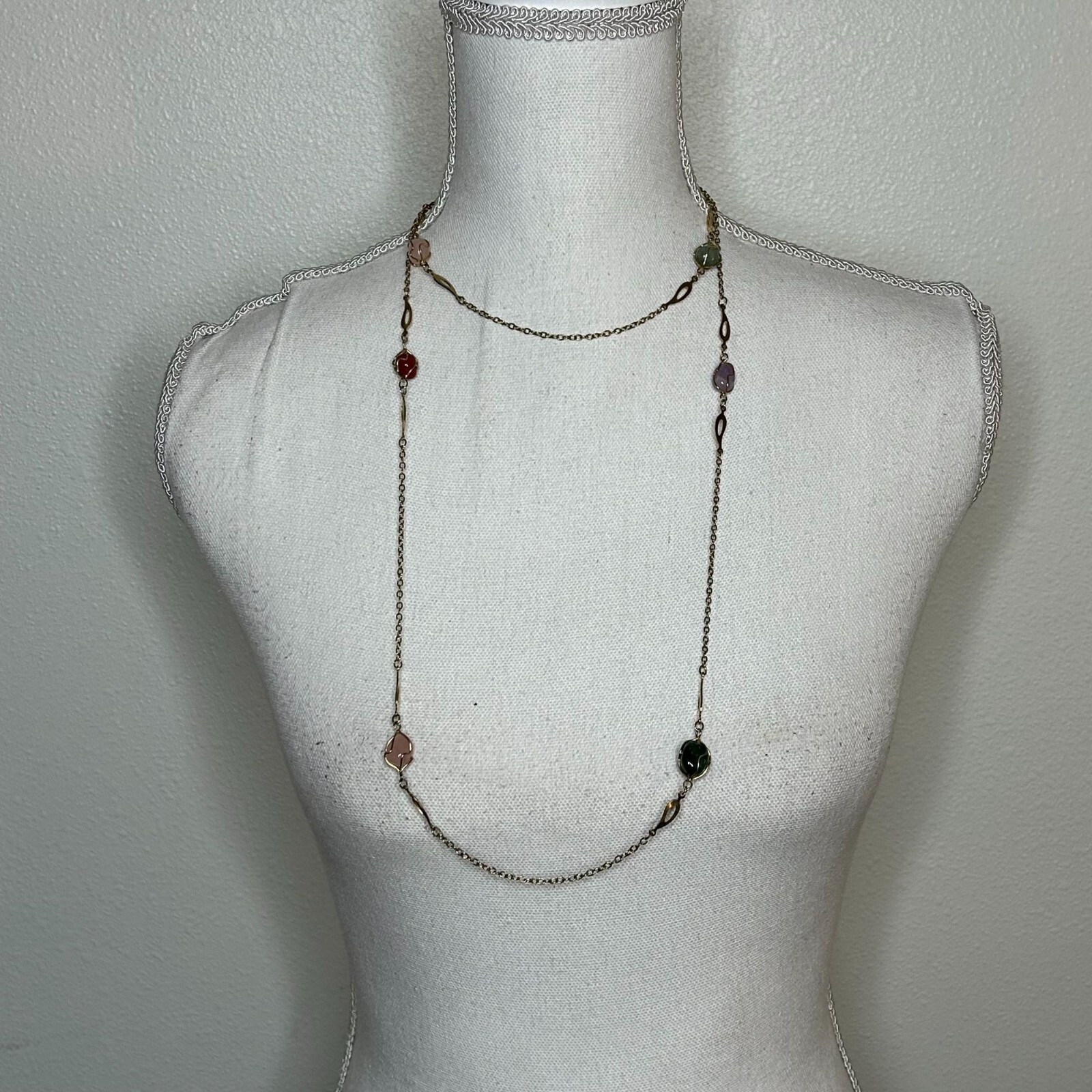 Single Strand Gold Colored Chain with Natural Multicolor Stones
