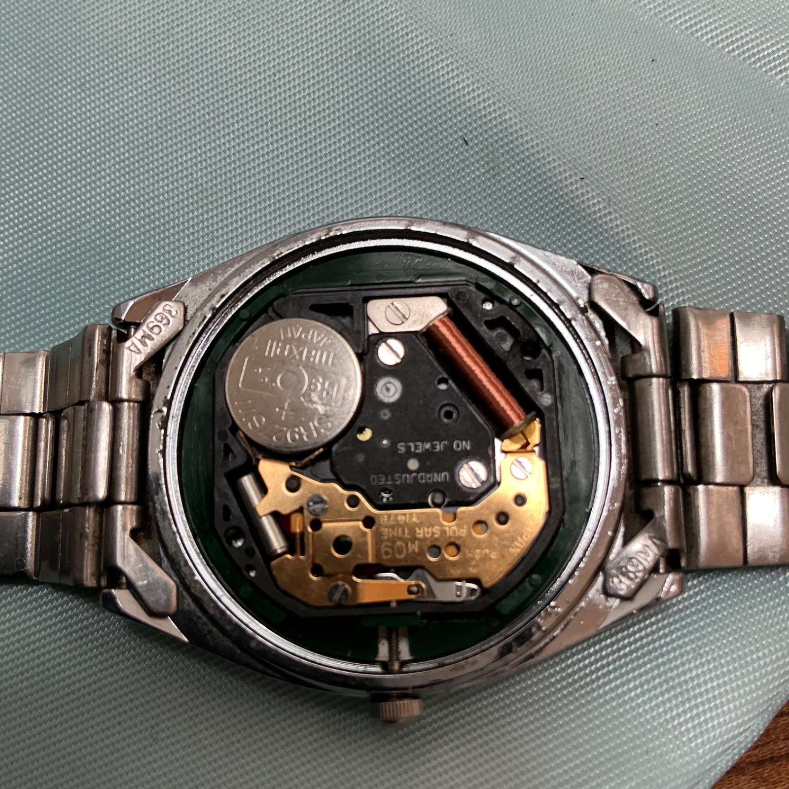 Vintage Pulsar by Seiko32MM Y147-5009 Fits 8 Wrist NEW BATTERY RUNS PERFECTLY