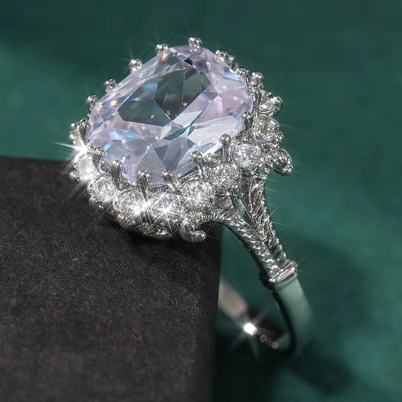 Silver Radiant Sparking Oval Cut Full Inlaid Synthetic Zircon Wedding Big Ring