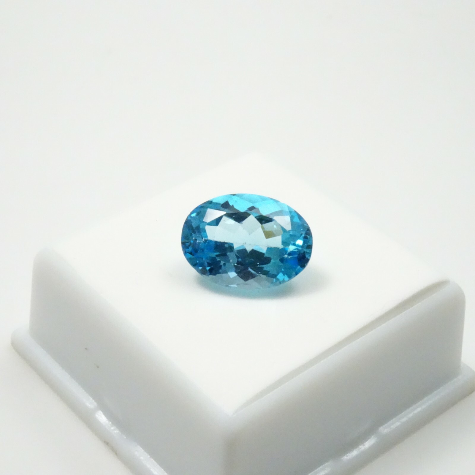 7.70ct Swiss Blue Topaz Oval – 14x10mm – Swiss Blue Topaz Loose Gemstone
