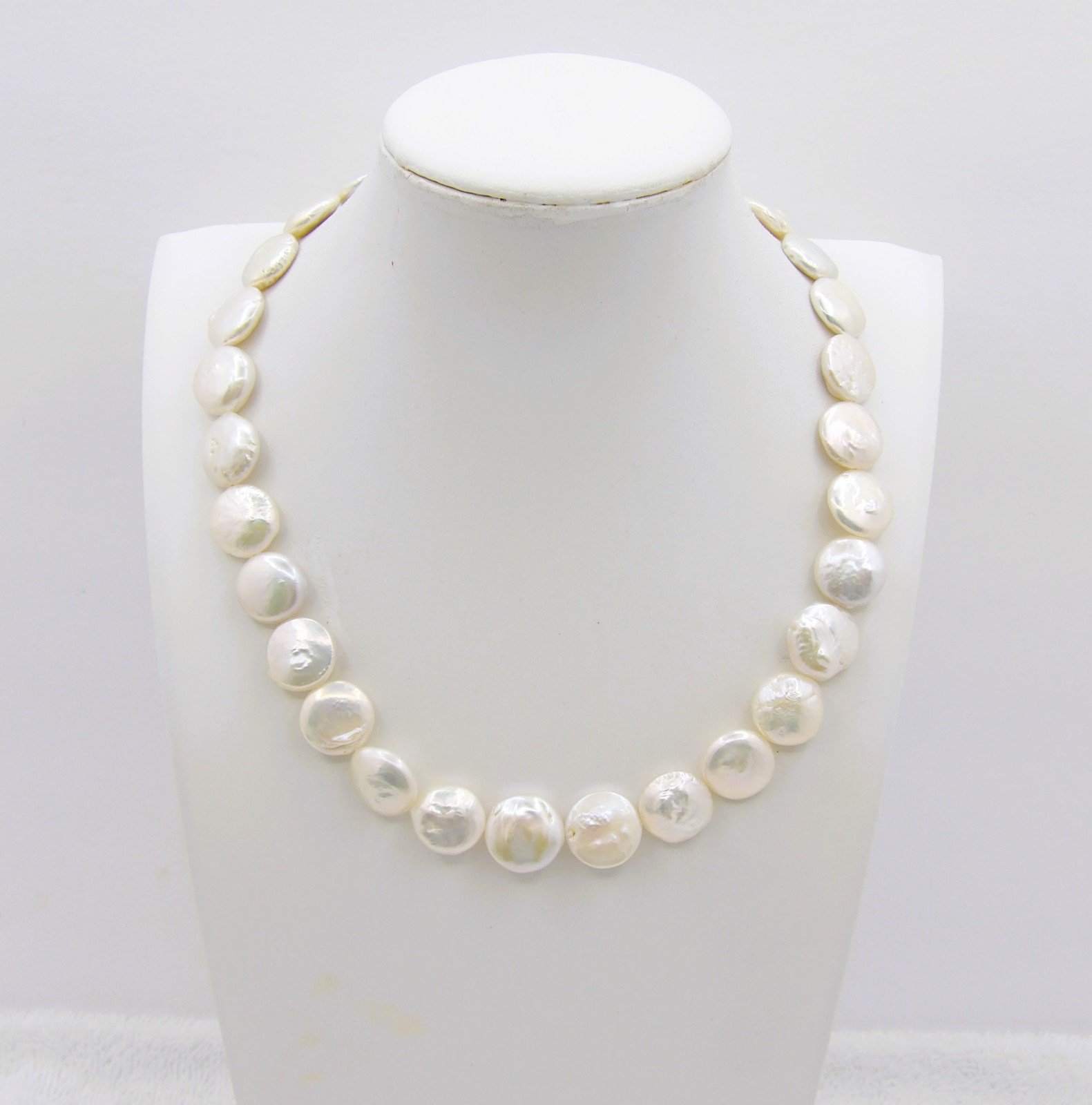 17 inches long White Coin Genuine Freshwater Pearl Necklace Jewelry NK613