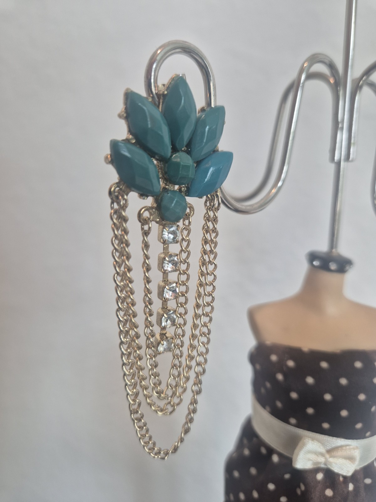 Green Stone Drop Earrings Gold Tone Chain & Sparkling Rhinestone Jewelry