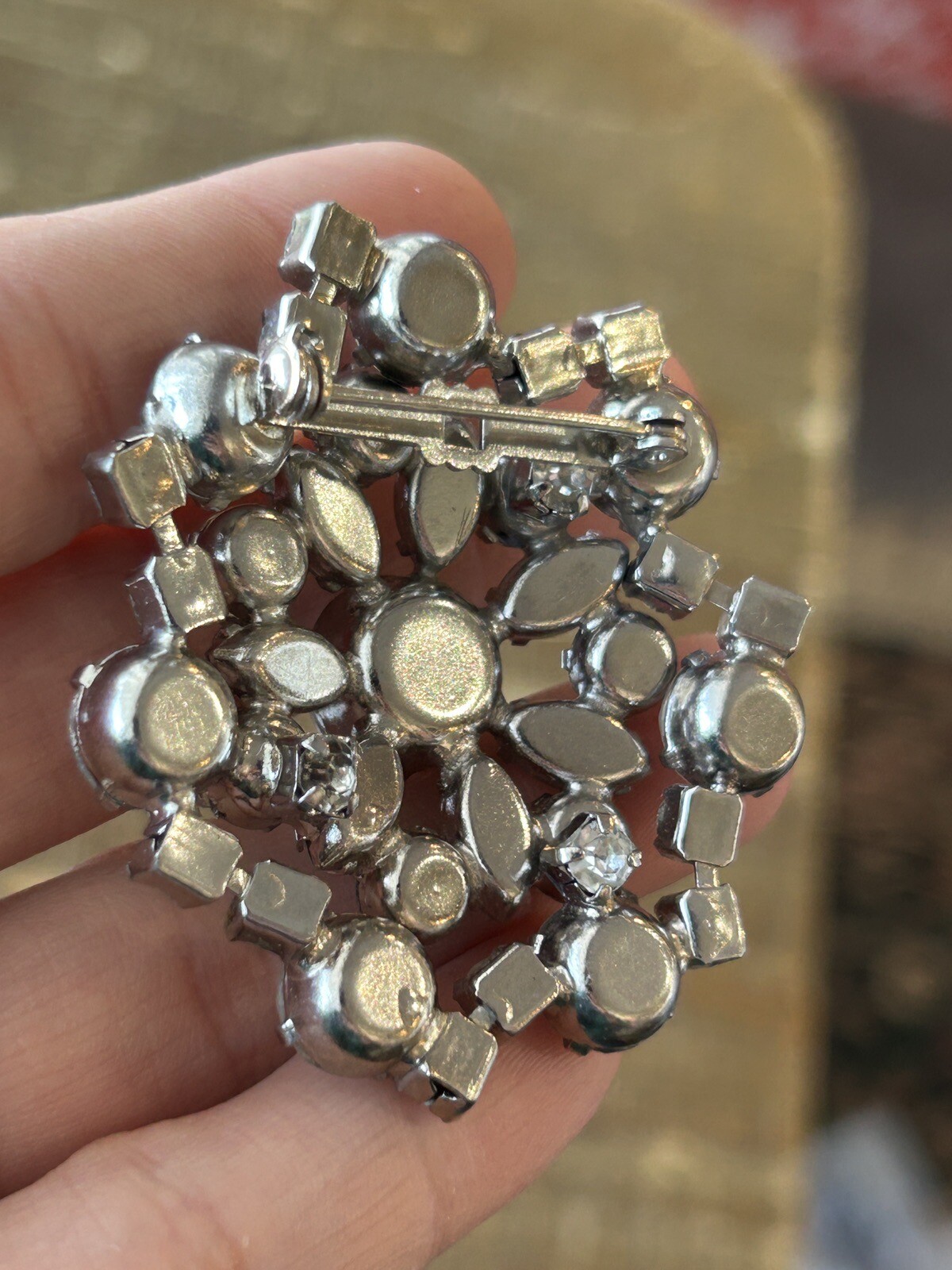 INCREDIBLE Vintage UNSIGNED DESIGNER White Rhinestone Brooch w Stones on BACK !?