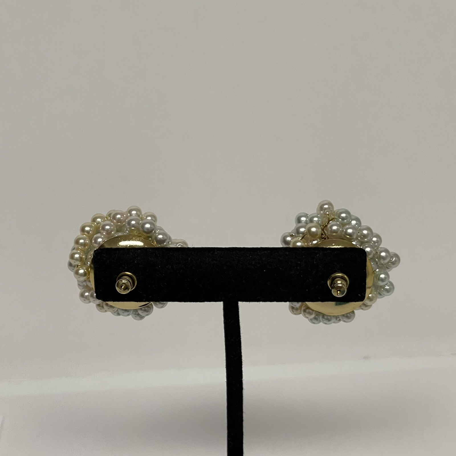Vintage 1980s Pierced Pearl Earrings 1″ Dome – Very Light Pastel colored pearls