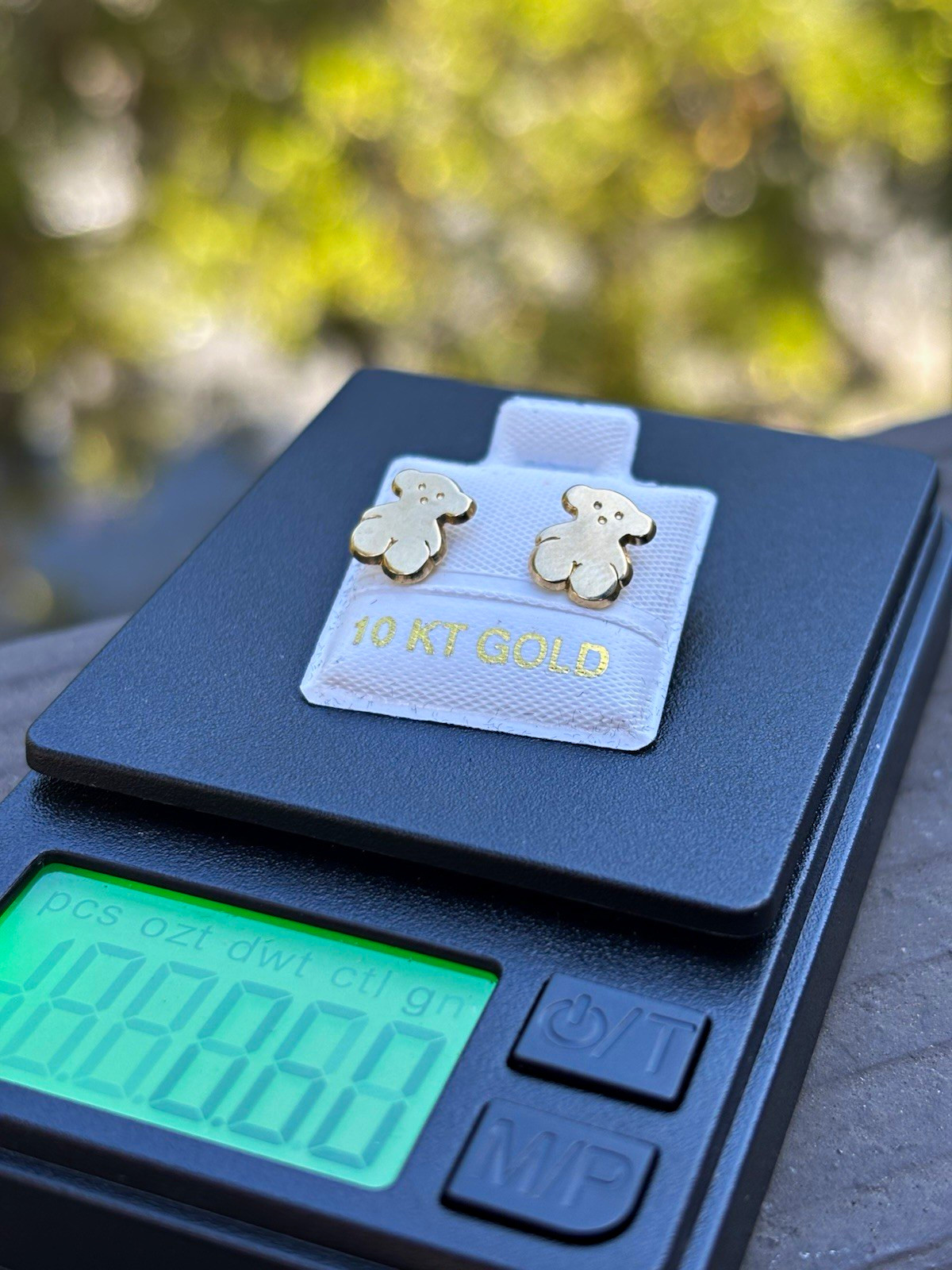 10K Yellow Gold Teddy Bear Stud Earrings No Stone lobe