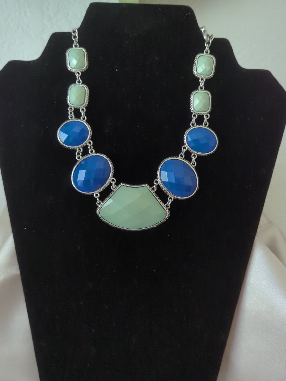 Big Bold Fashion Necklace In Faceted Jade & Royal Blue stones 18″- 20″ long