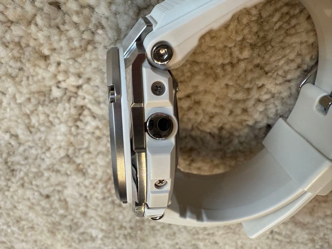 Good Condition G-Shock GST W310 White Radio Solar Watch No.gs2223