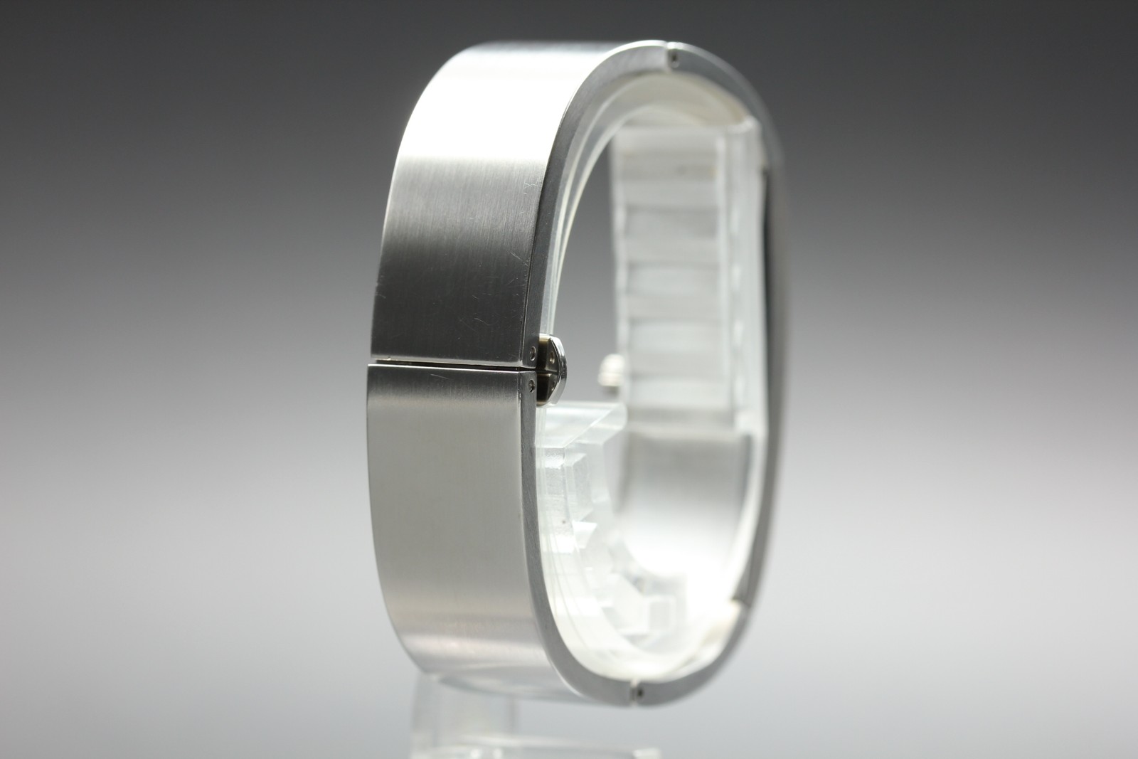 [Near Mint] GUCCI 2400S 14mm Silver Dial Quartz Women’s Vintage Watch From JAPAN