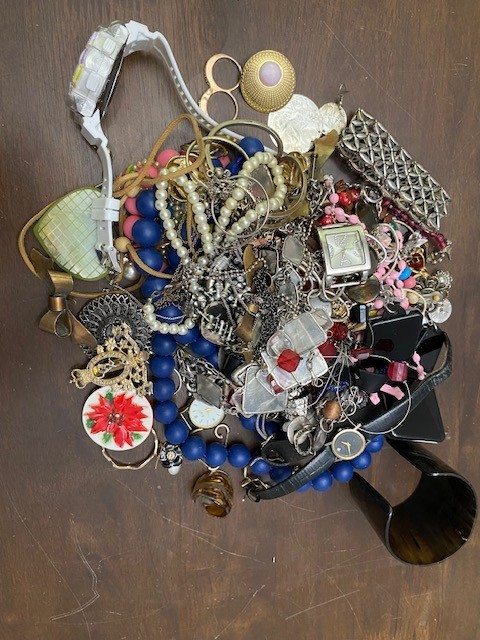 2.97 Pound Wearable Vintage To Modern Costume Jewelry Lot 100+ Pieces (F)