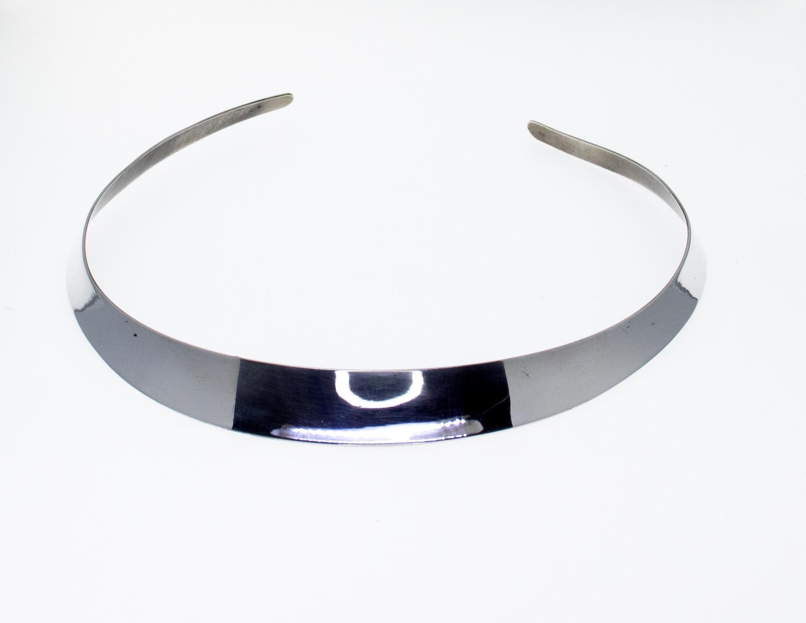 Silver bangle necklace with open back